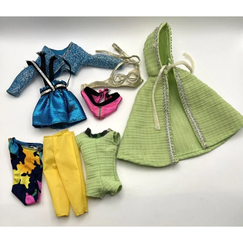 VINTAGE BARBIE SKIPPER MIXED LOT of Variety of Clothing  See Pics
